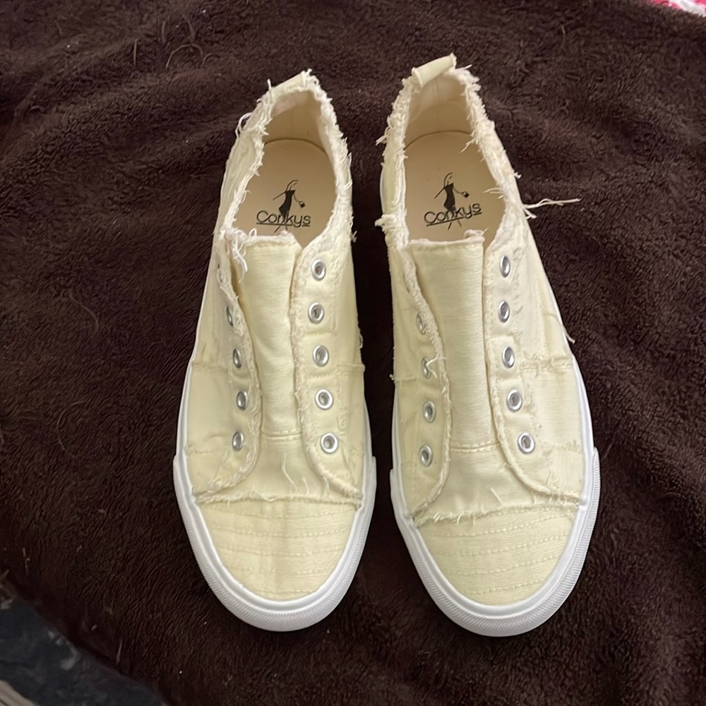 Women’s Corkys Sz9